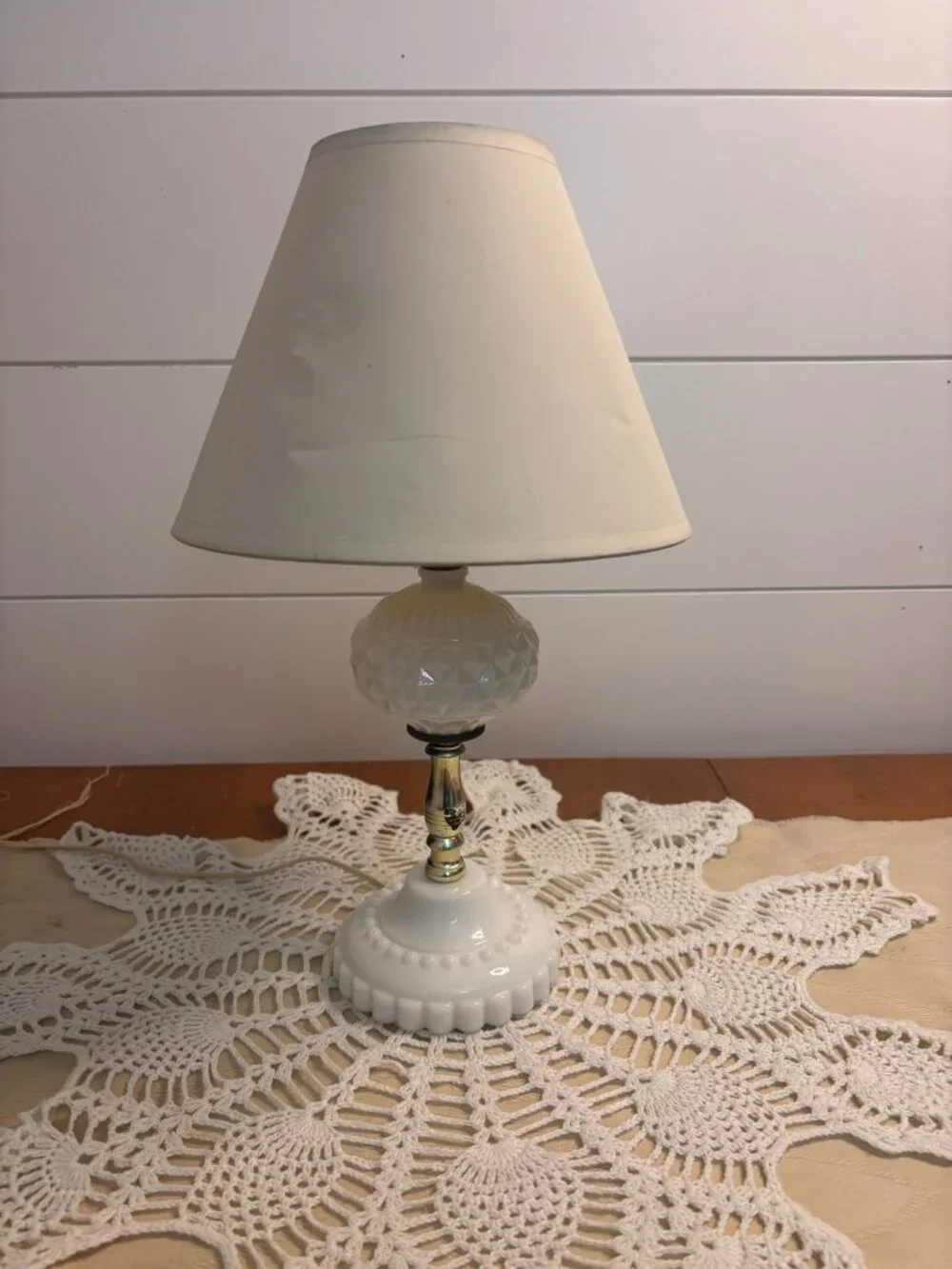 VTG Milk Glass Boudoir Lamp Diamond Point Hobnail Pattern Electric Accent Light